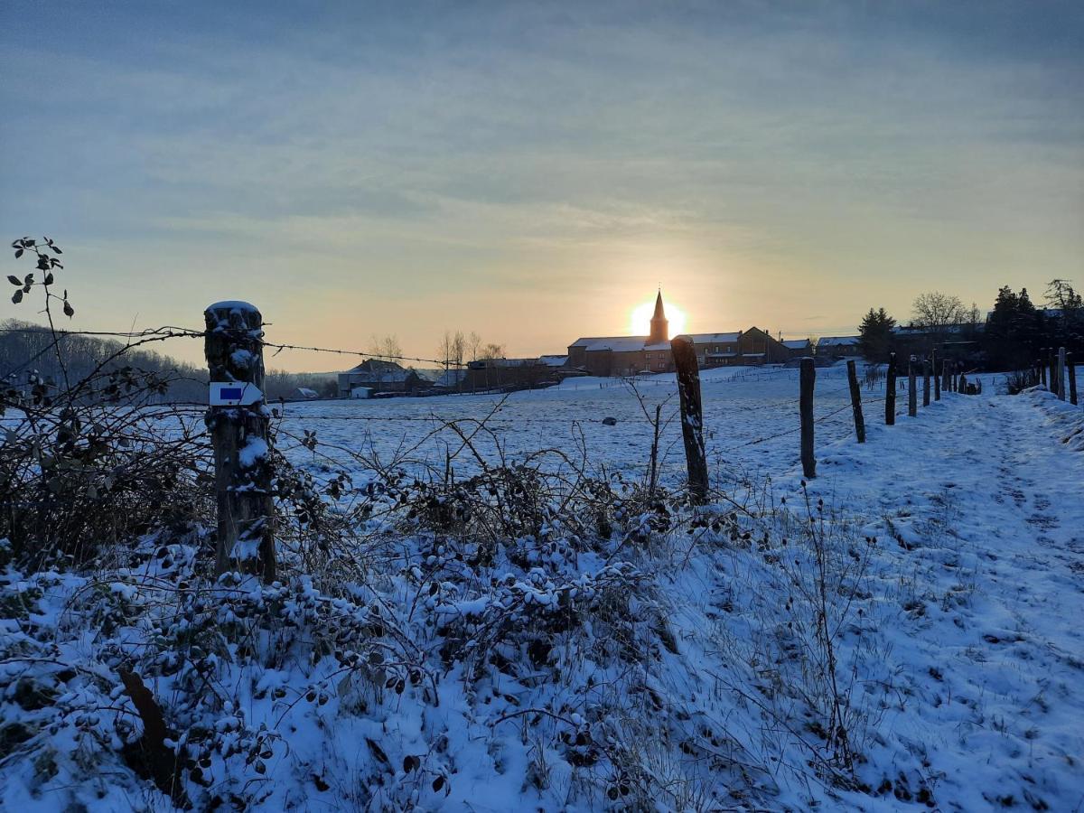 La Pinede - Charmante Maison De Village Hotton Zewnętrze zdjęcie