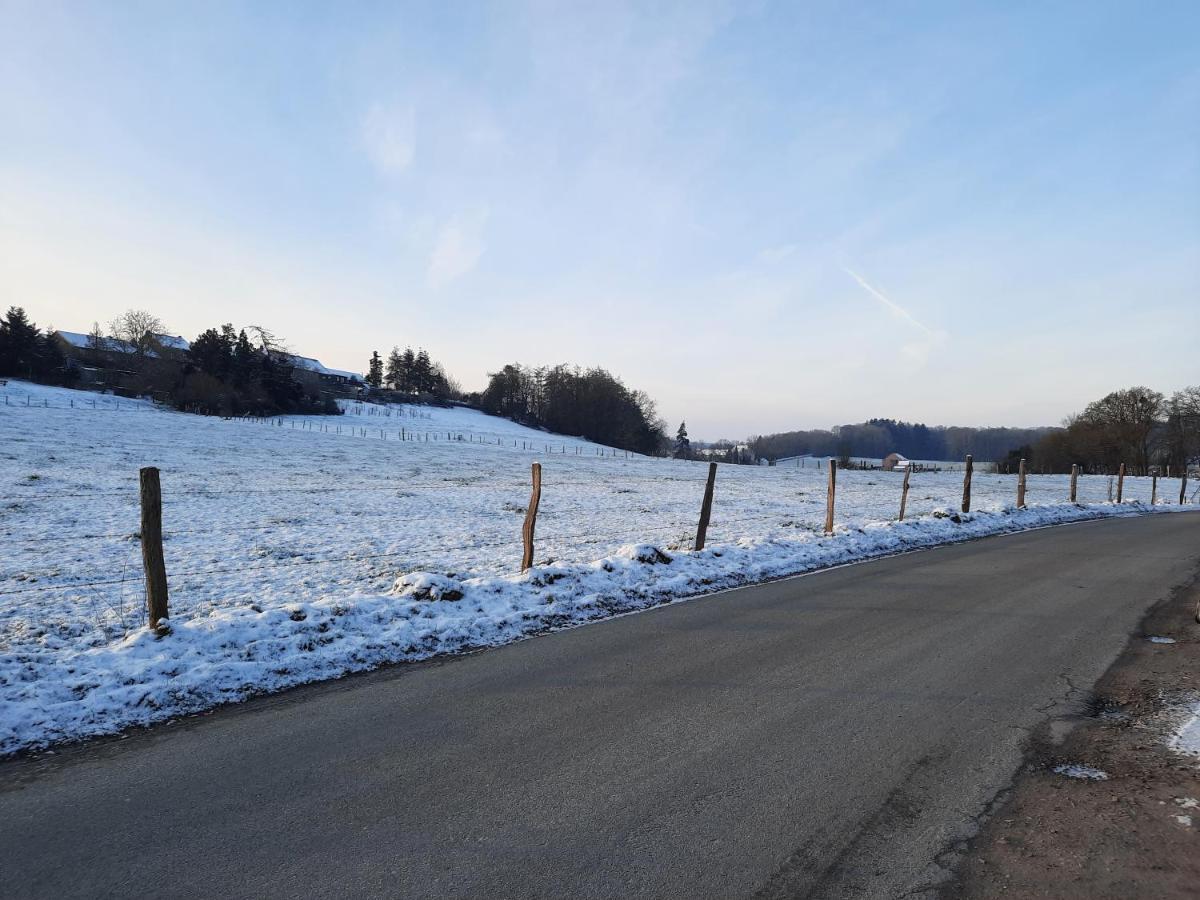 La Pinede - Charmante Maison De Village Hotton Zewnętrze zdjęcie