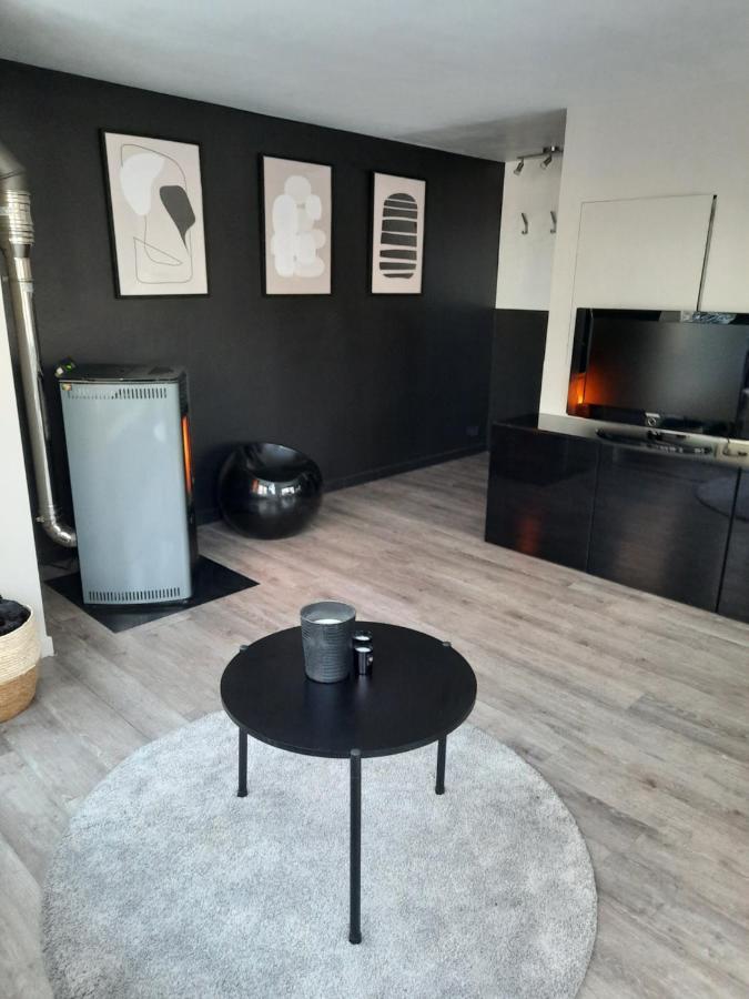 La Pinede - Charmante Maison De Village Hotton Zewnętrze zdjęcie