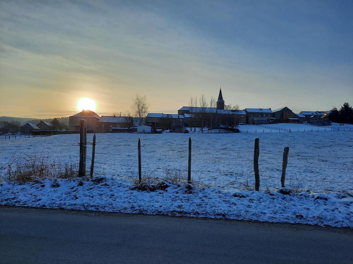 La Pinede - Charmante Maison De Village Hotton Zewnętrze zdjęcie